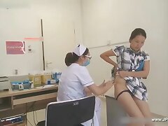 peeping chinese woman to go to the hospital for an injection.4_2